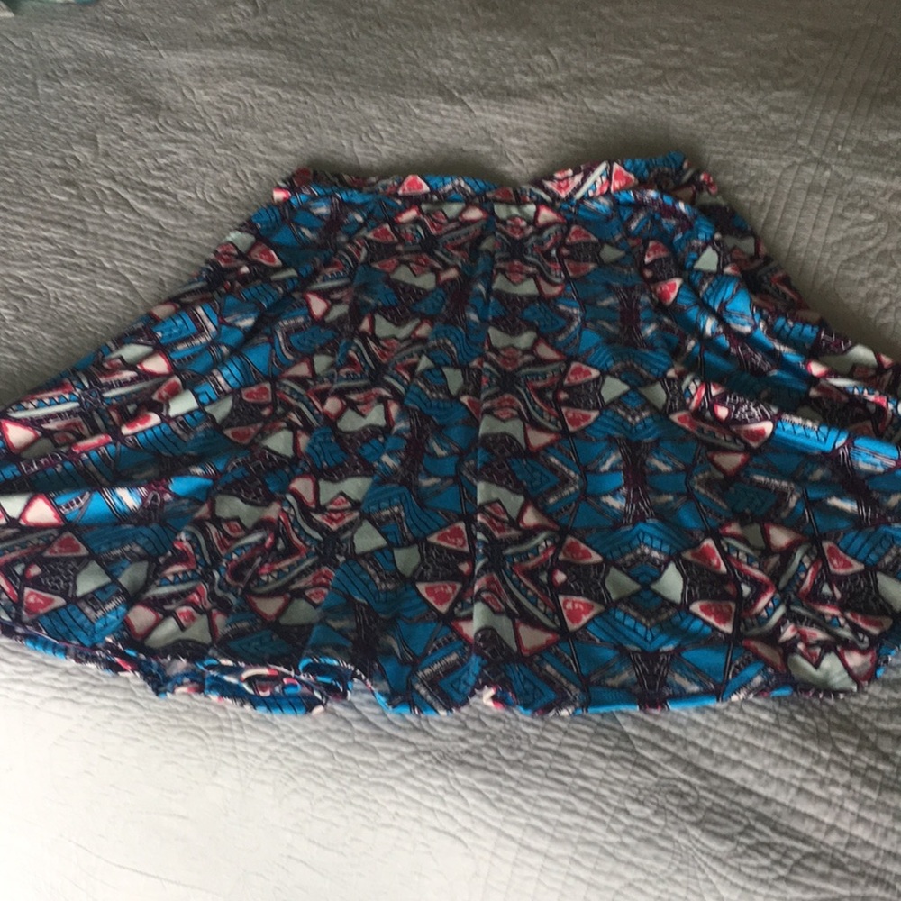 LuLaRoe Madison swingy skirt with pockets size L